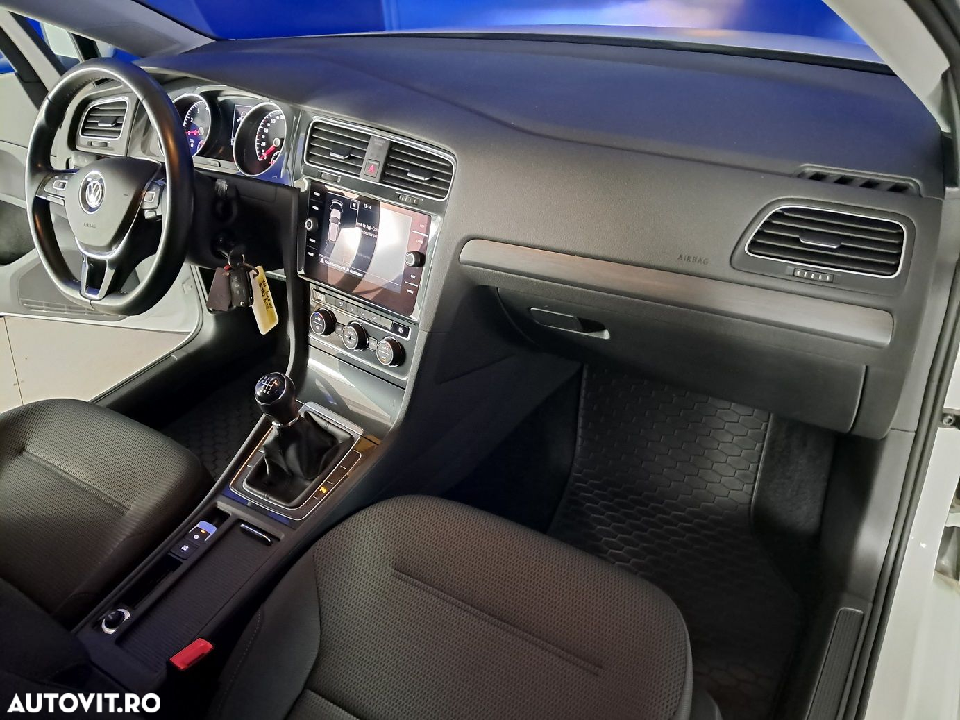Volkswagen Golf - 17