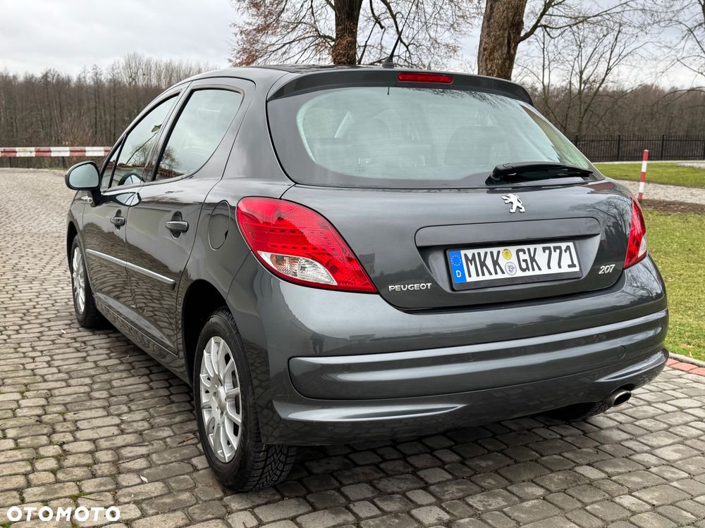 Peugeot 207 - 24