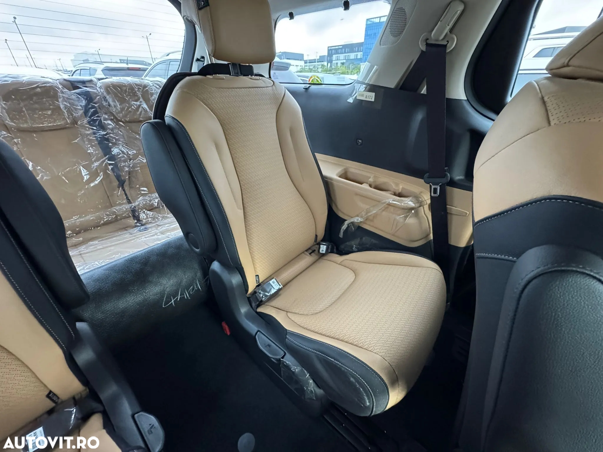 Kia Carnival - 22