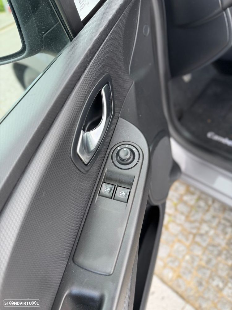 Renault Clio 0.9 TCE Dynamique S - 26