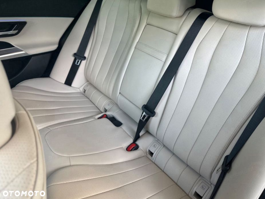 Mercedes-Benz Klasa E 220 d mHEV 4-Matic AMG 9G-Tronic - 14