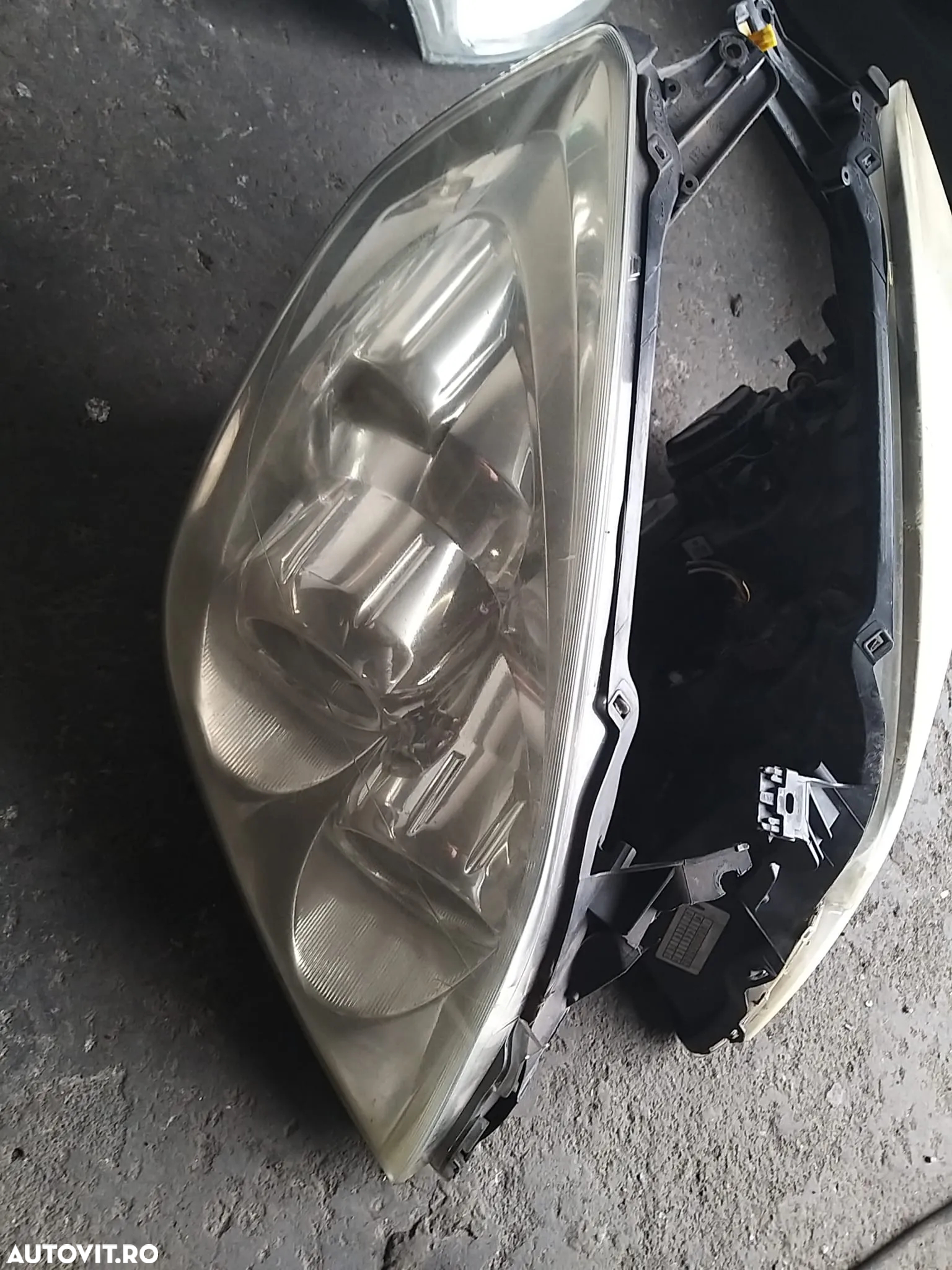 Far Stanga Si Dreapta 400/buc pentru Opel Vectra C Facelift din 2008 - 2