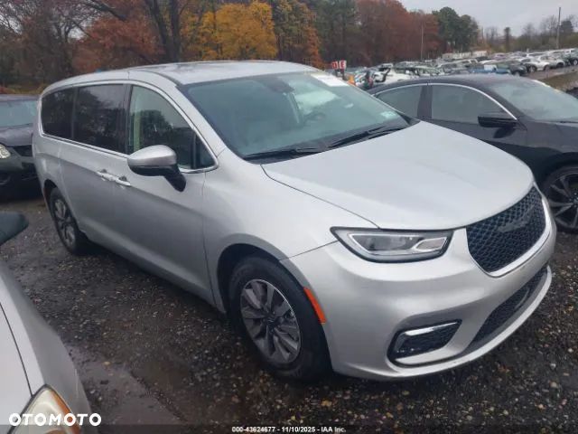 Chrysler Pacifica - 1