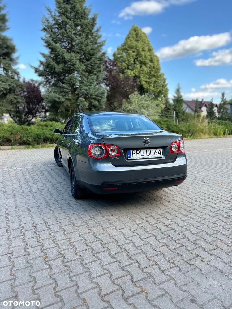 Volkswagen Jetta 1.6 TDI Comfortline - 14