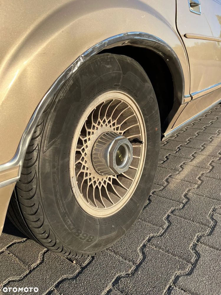 Lincoln Town Car - 21