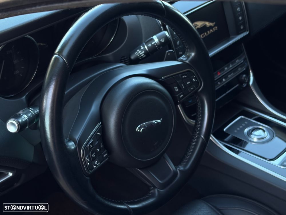 Jaguar XE 2.0 D Portfolio Aut. - 24