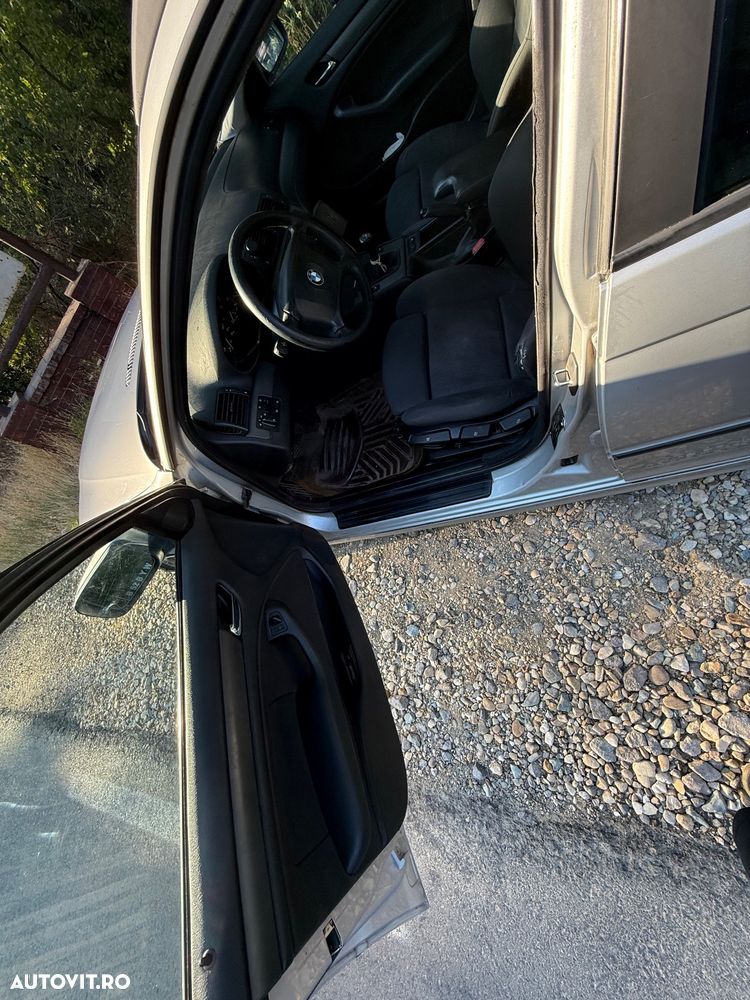 BMW Seria 3 318d Touring - 15