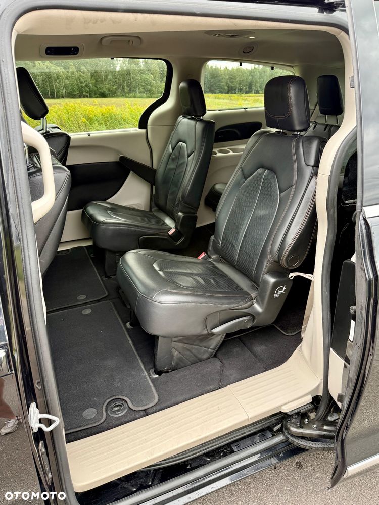 Chrysler Pacifica - 14