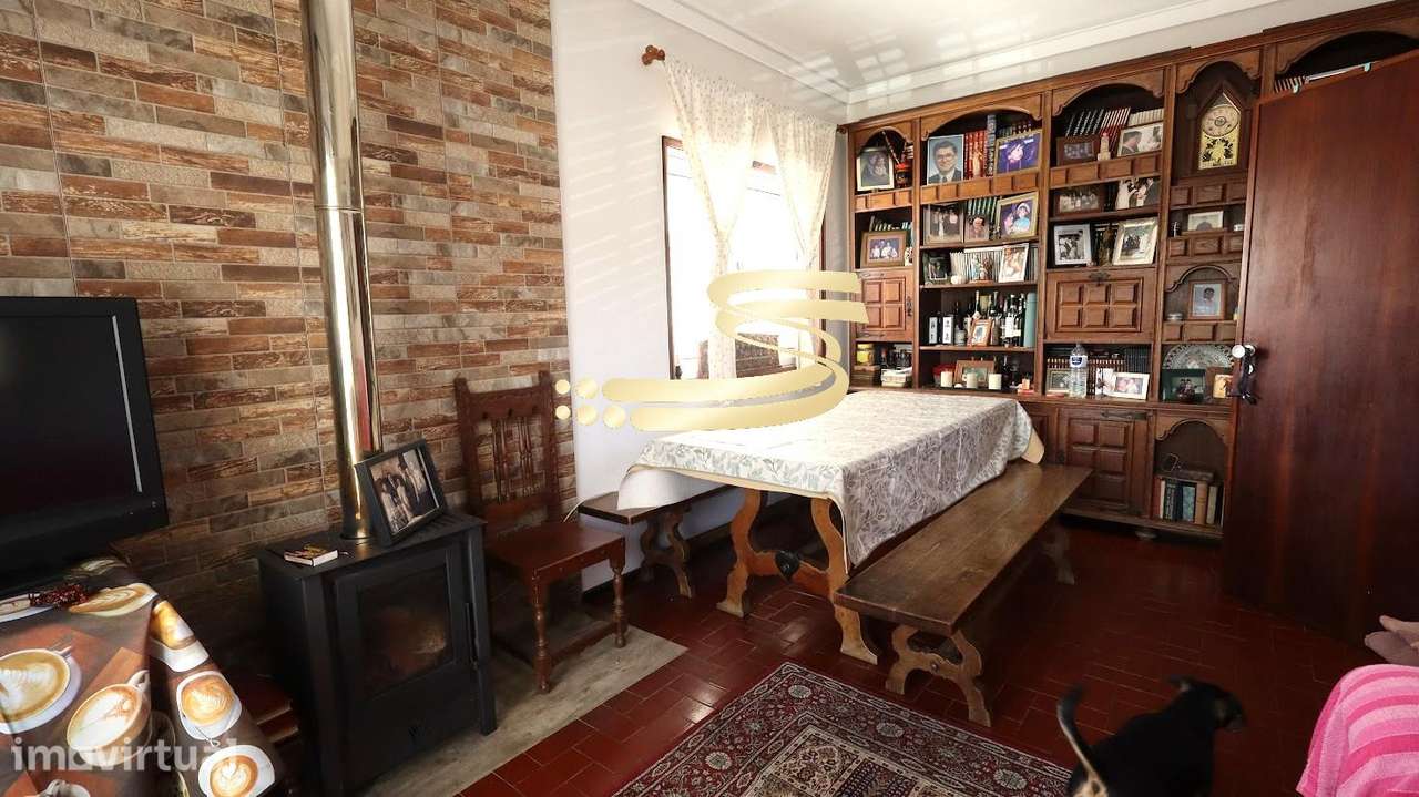 Moradia com anexos, garagem e excelente área de terreno - Grande imagem: 4/14