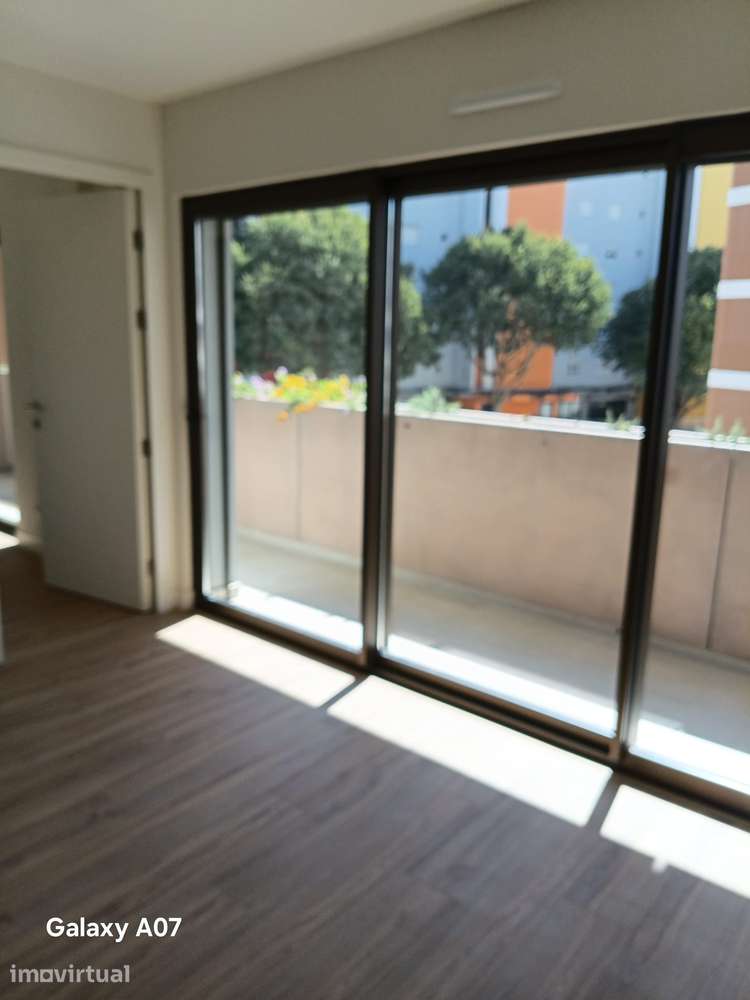 Apartamento T2 com piscina e garagem em Lisboa - Grande imagem: 5/7