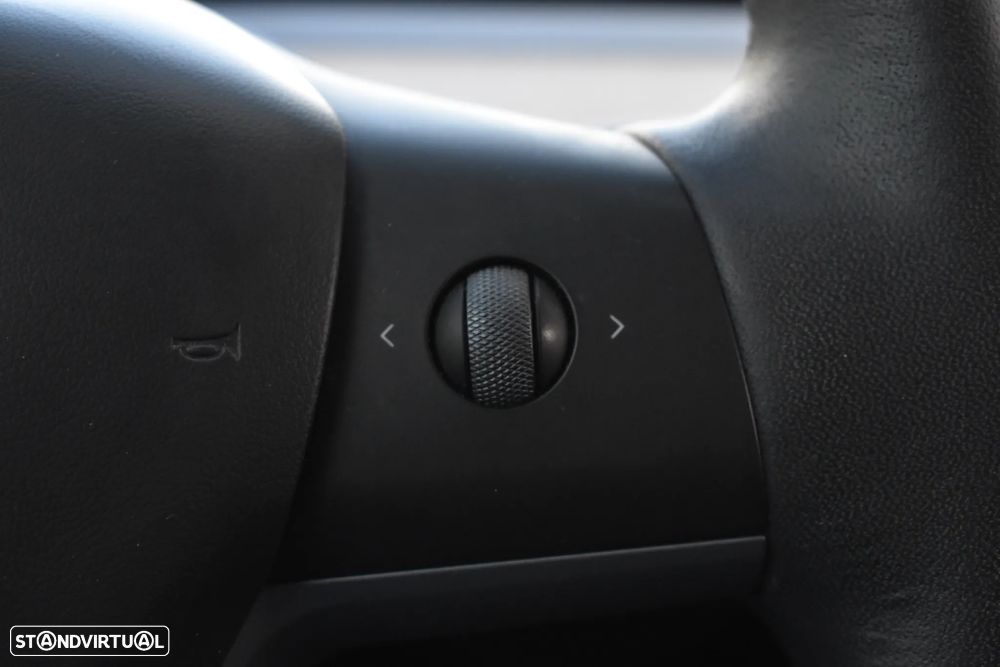 Tesla Model Y Performance Dual Motor AWD - 31