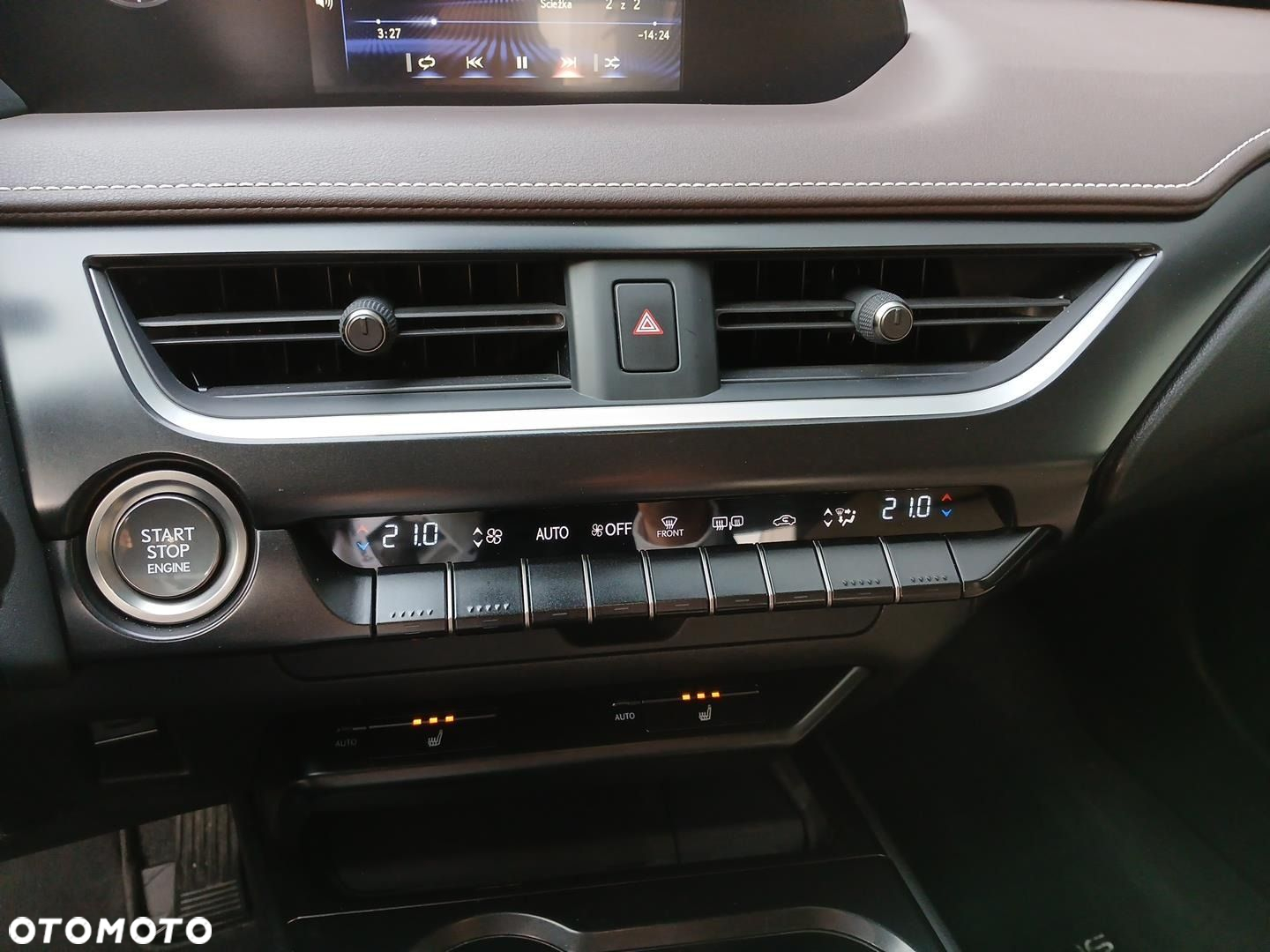 Lexus UX - 22