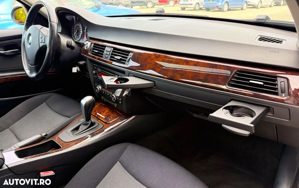BMW Seria 3 318i Aut. - 19