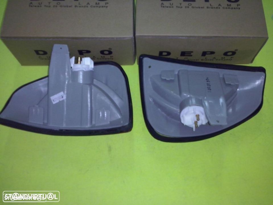 farolins pisca Mercedes 200d e 240d W123 (Novos) - 2