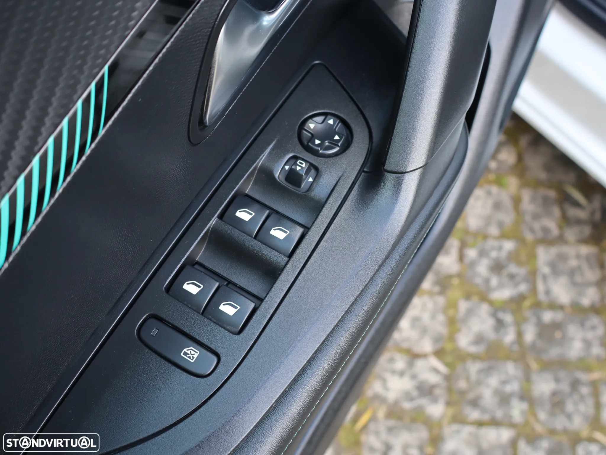 Peugeot 2008 1.5 BlueHDi Allure EAT8 - 32