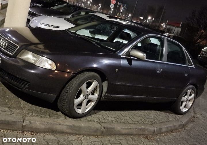 Audi A4 Limousine 2.4 - 4