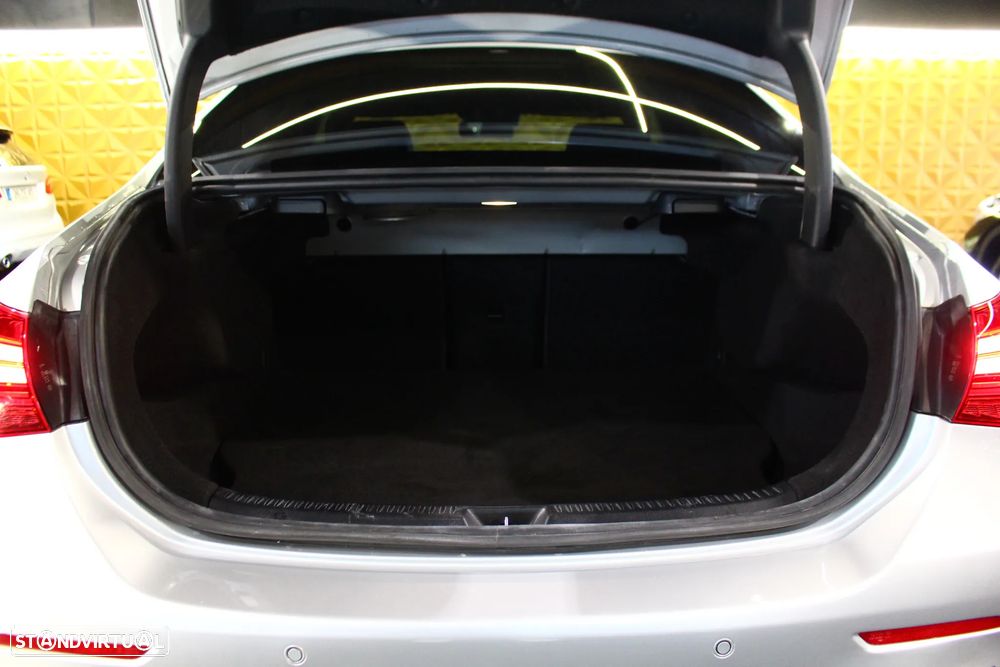 Mercedes-Benz A 250 e AMG Line - 25
