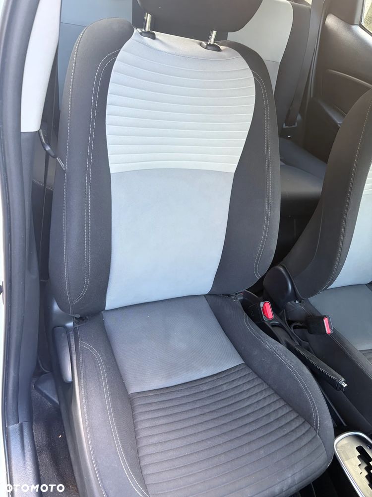 Toyota Yaris Hybrid 100 Active EU6 - 19