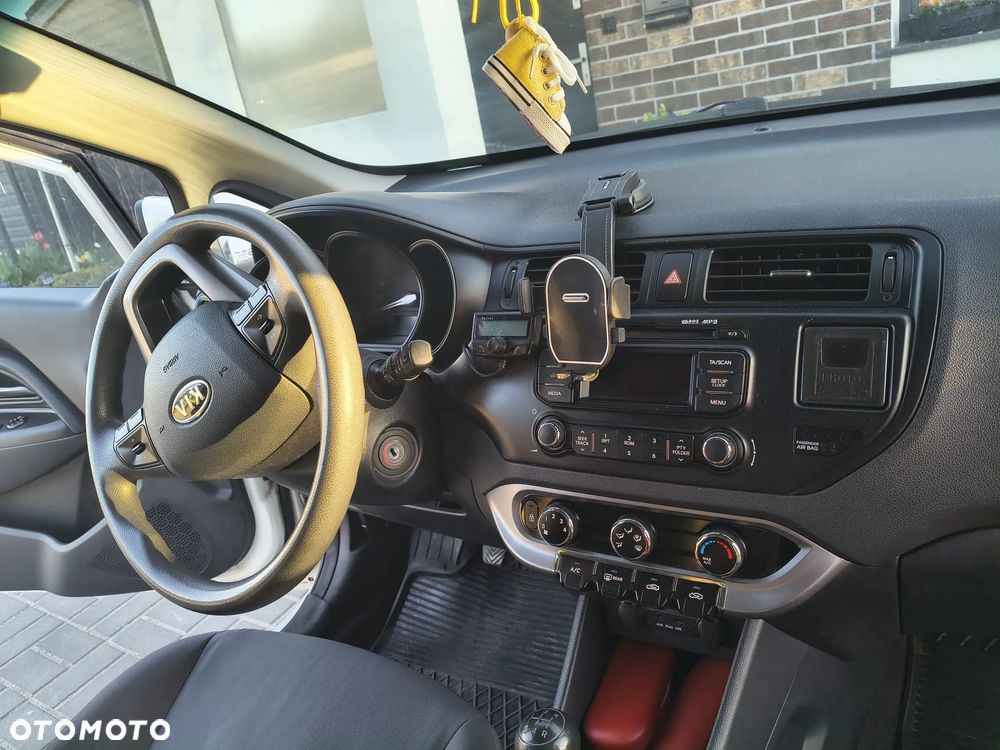 Kia Rio - 7