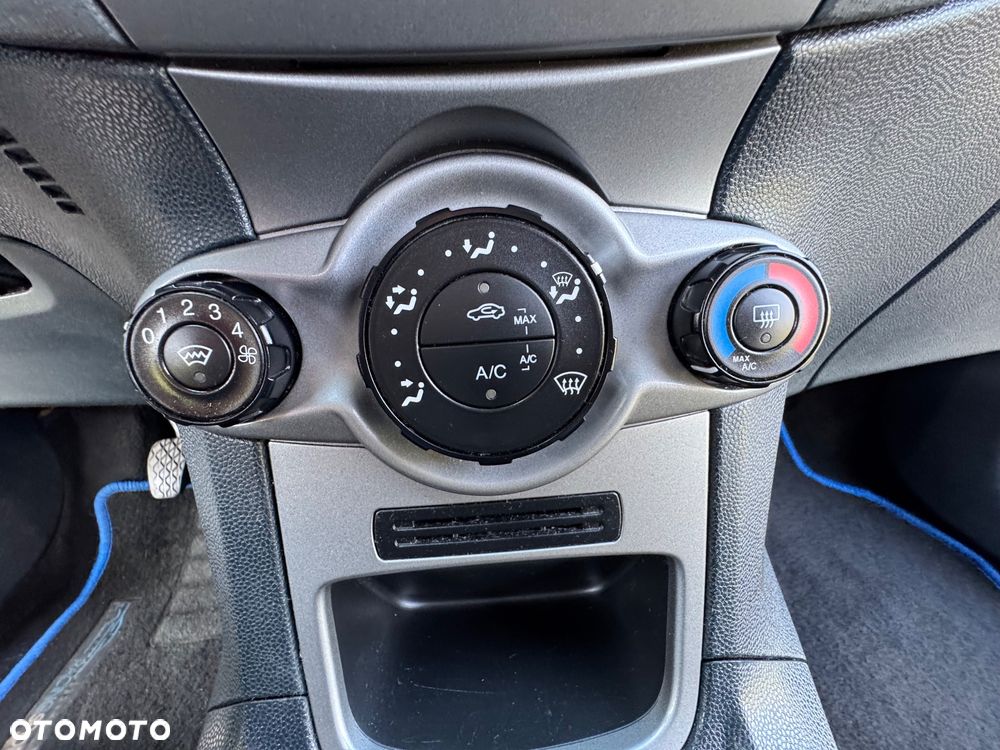 Ford Fiesta - 25