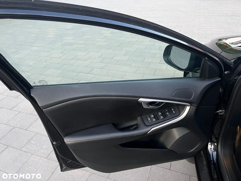 Volvo V40 D2 Drive-E Momentum - 17