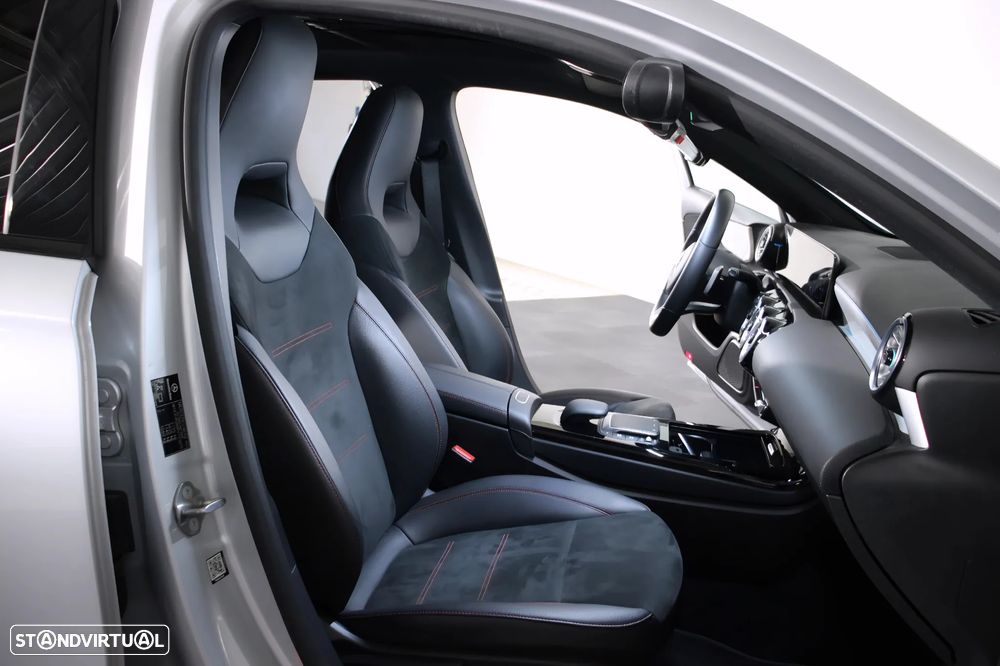 Mercedes-Benz A 250 e AMG Line - 12