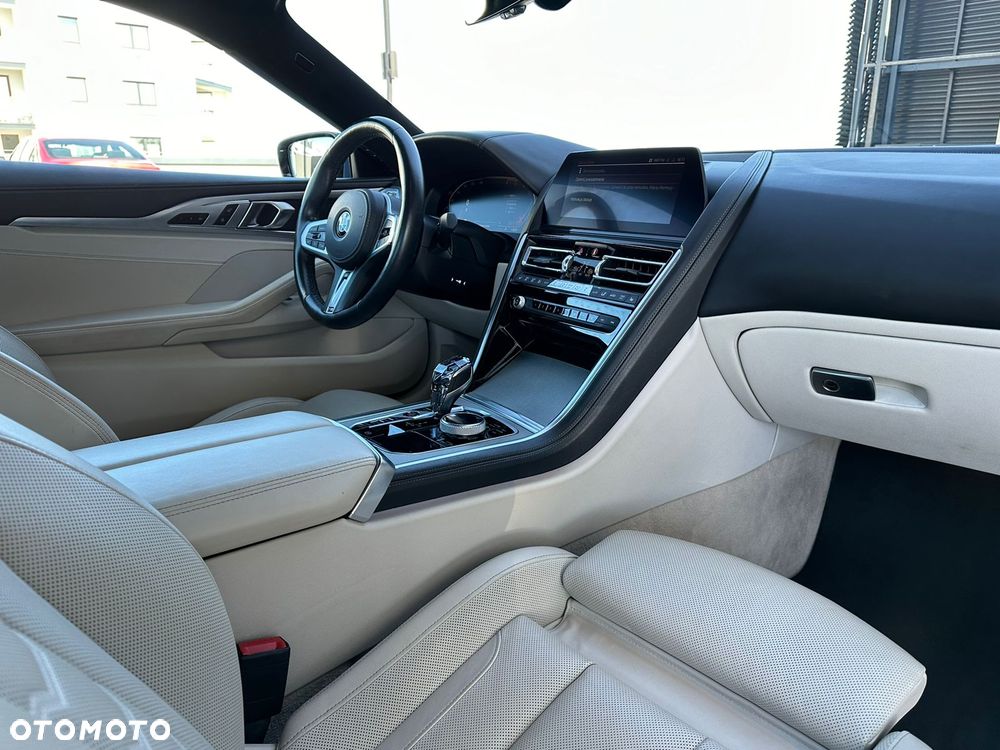 BMW Seria 8 - 33