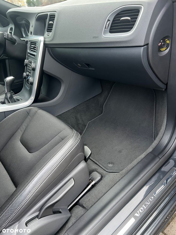 Volvo V60 D3 Momentum Core - 36