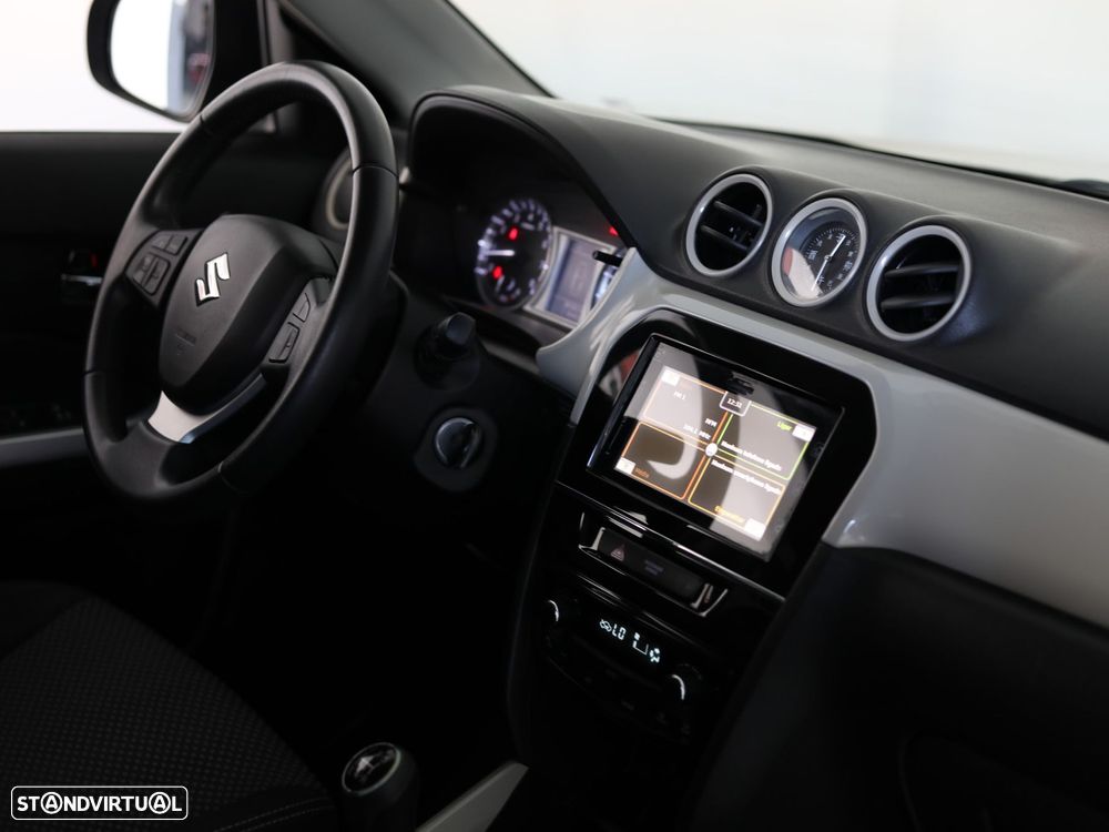 Suzuki Vitara 1.6 VVT GLE - 24