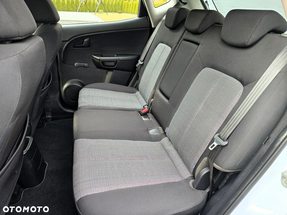 Kia Venga - 24