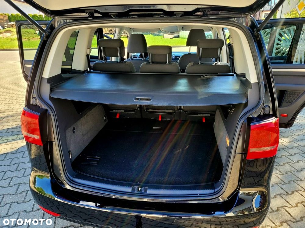 Volkswagen Touran 1.6 TDI DPF BlueMotion Technology DSG Highline - 16