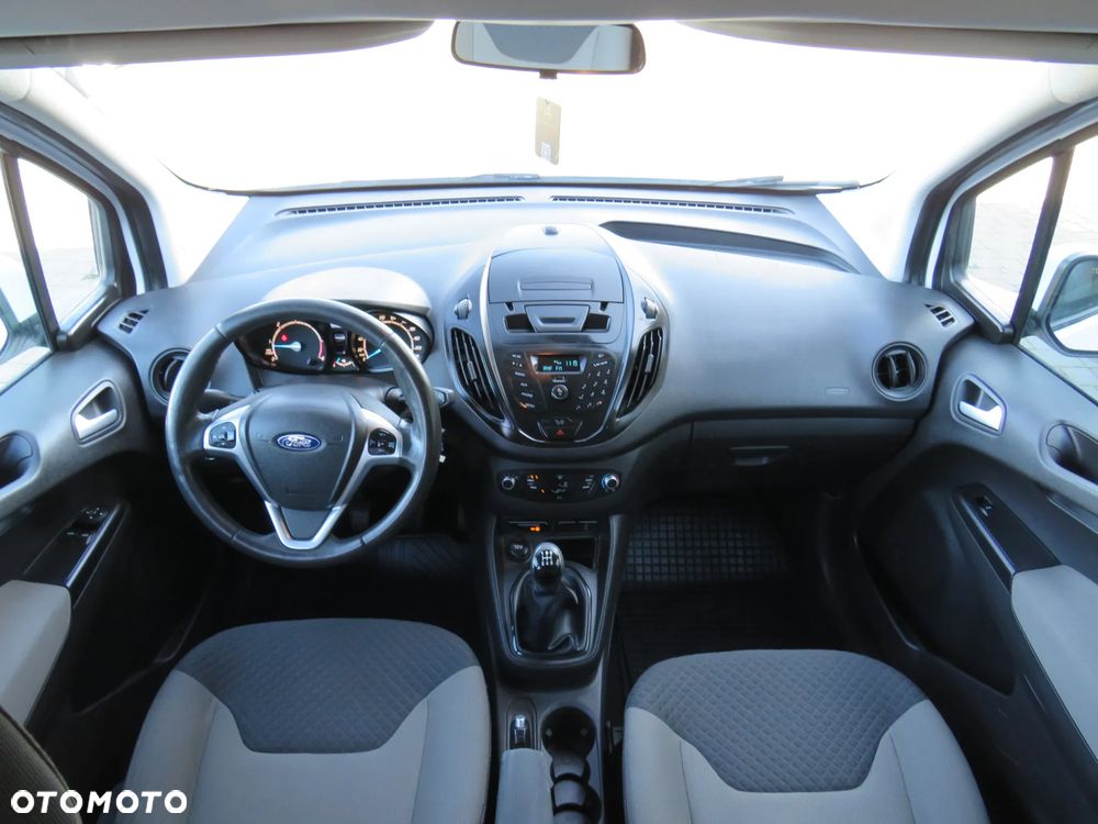 Ford Tourneo Courier - 30