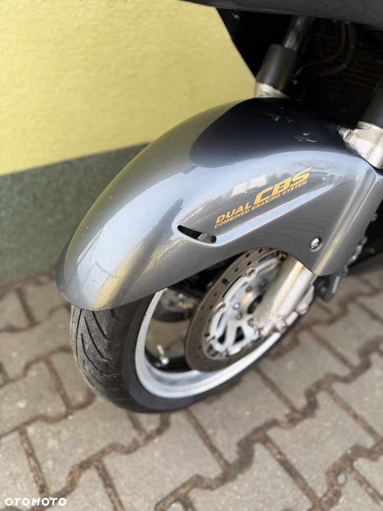 Honda CBR - 28