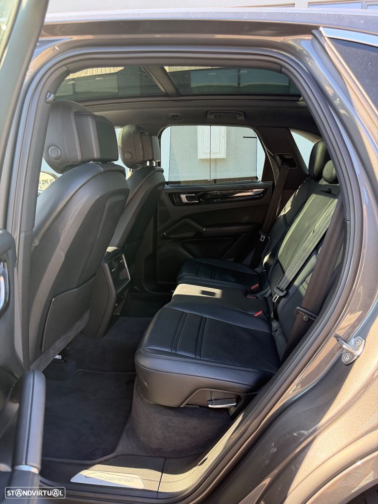 Porsche Cayenne - 22