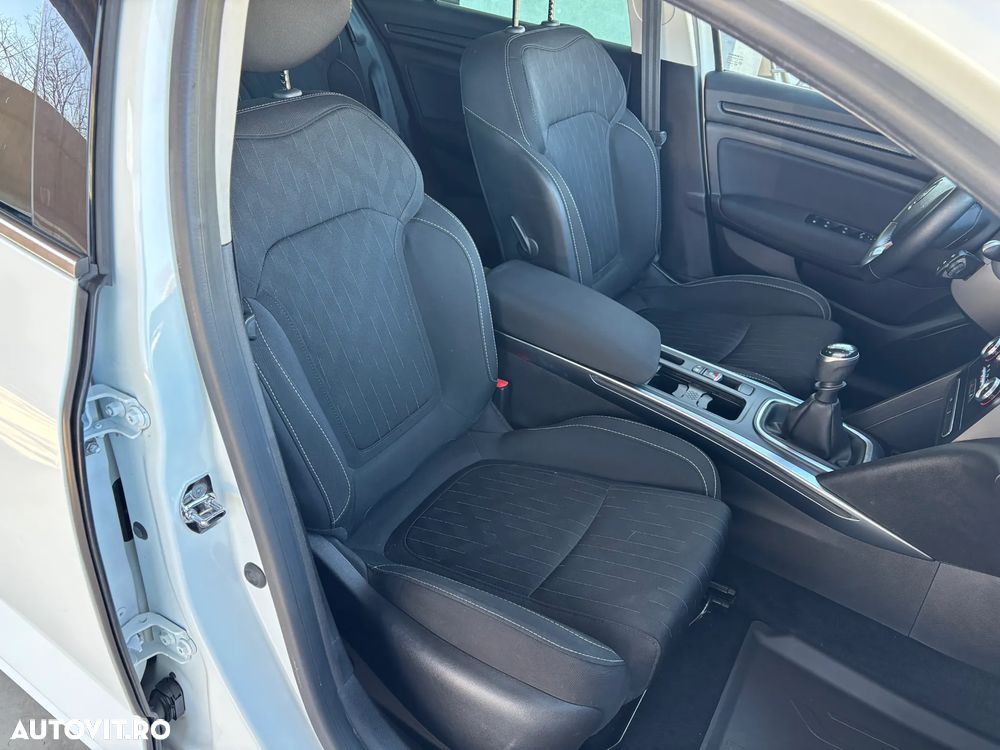 Renault Megane TCE 140 Equilibre - 34