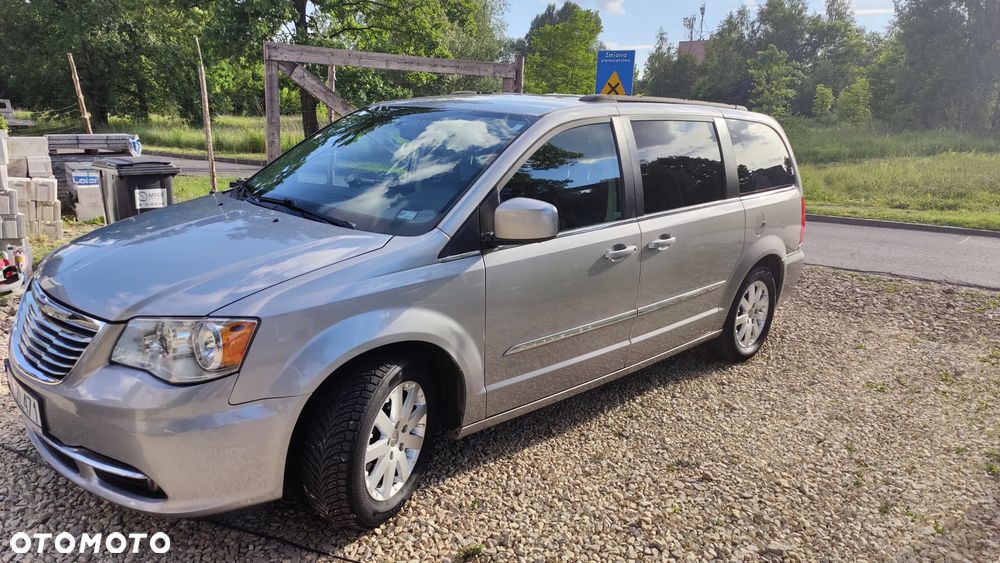 Chrysler Town & Country - 22