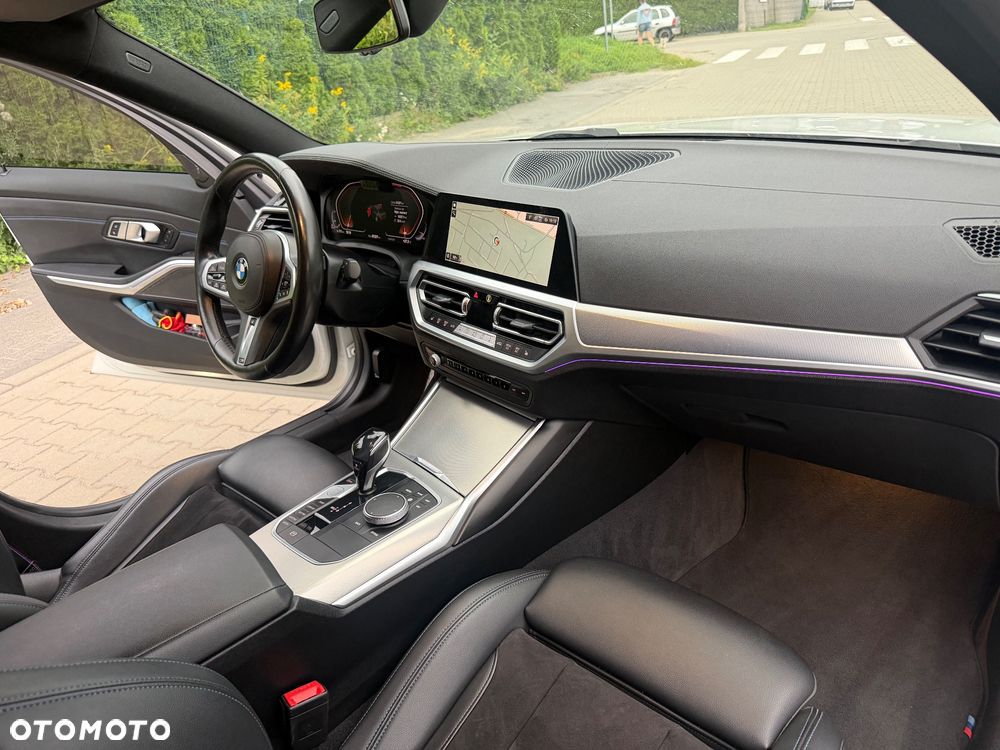 BMW Seria 3 330d M Sport - 12