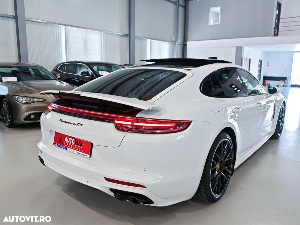 Porsche Panamera - 4