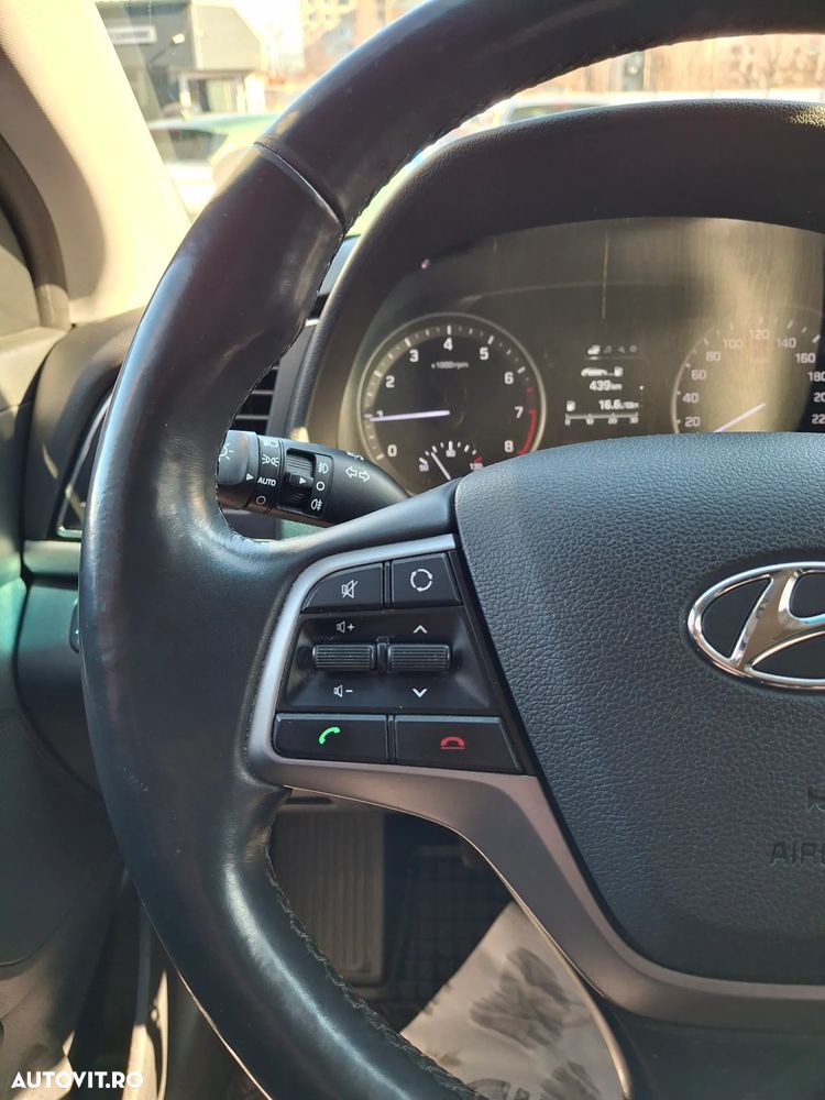 Hyundai Elantra 1.6 MPi Comfort - 16