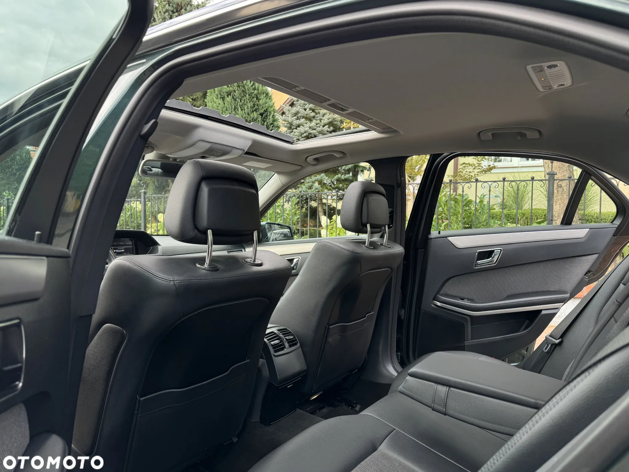 Mercedes-Benz Klasa E 250 CGI BlueEffICIENCY Avantgarde - 4