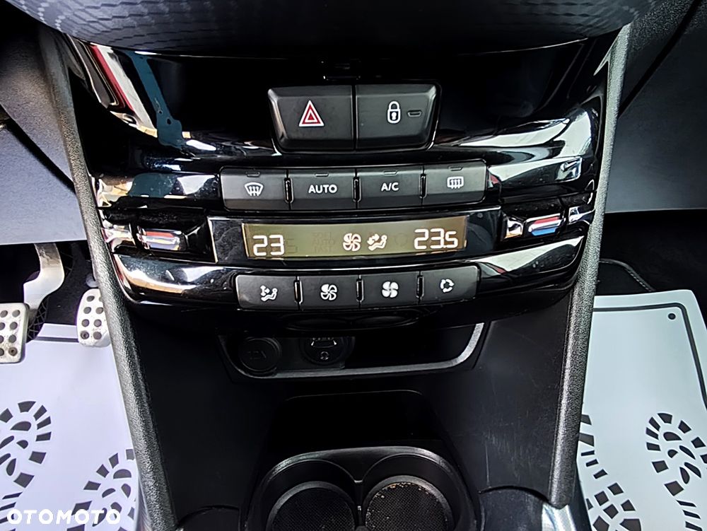 Peugeot 2008 - 13