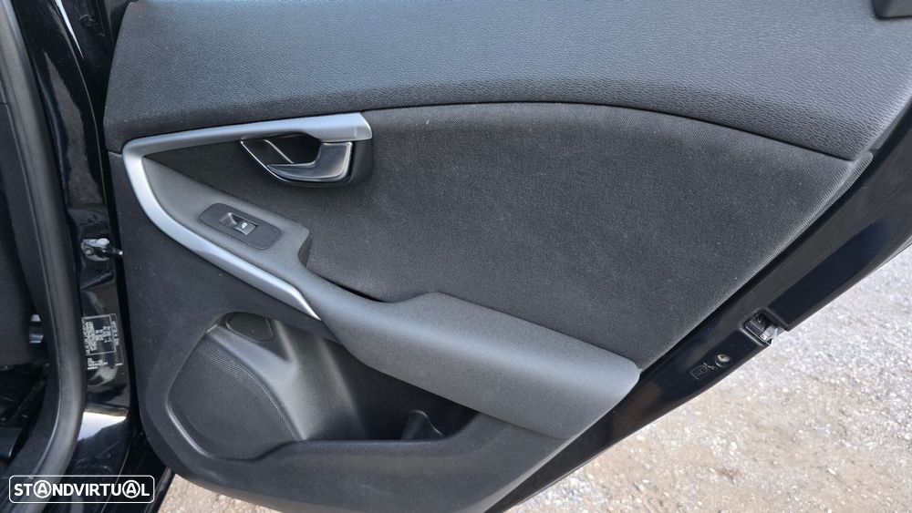 Volvo V40 2.0 D2 Momentum Geartronic - 38