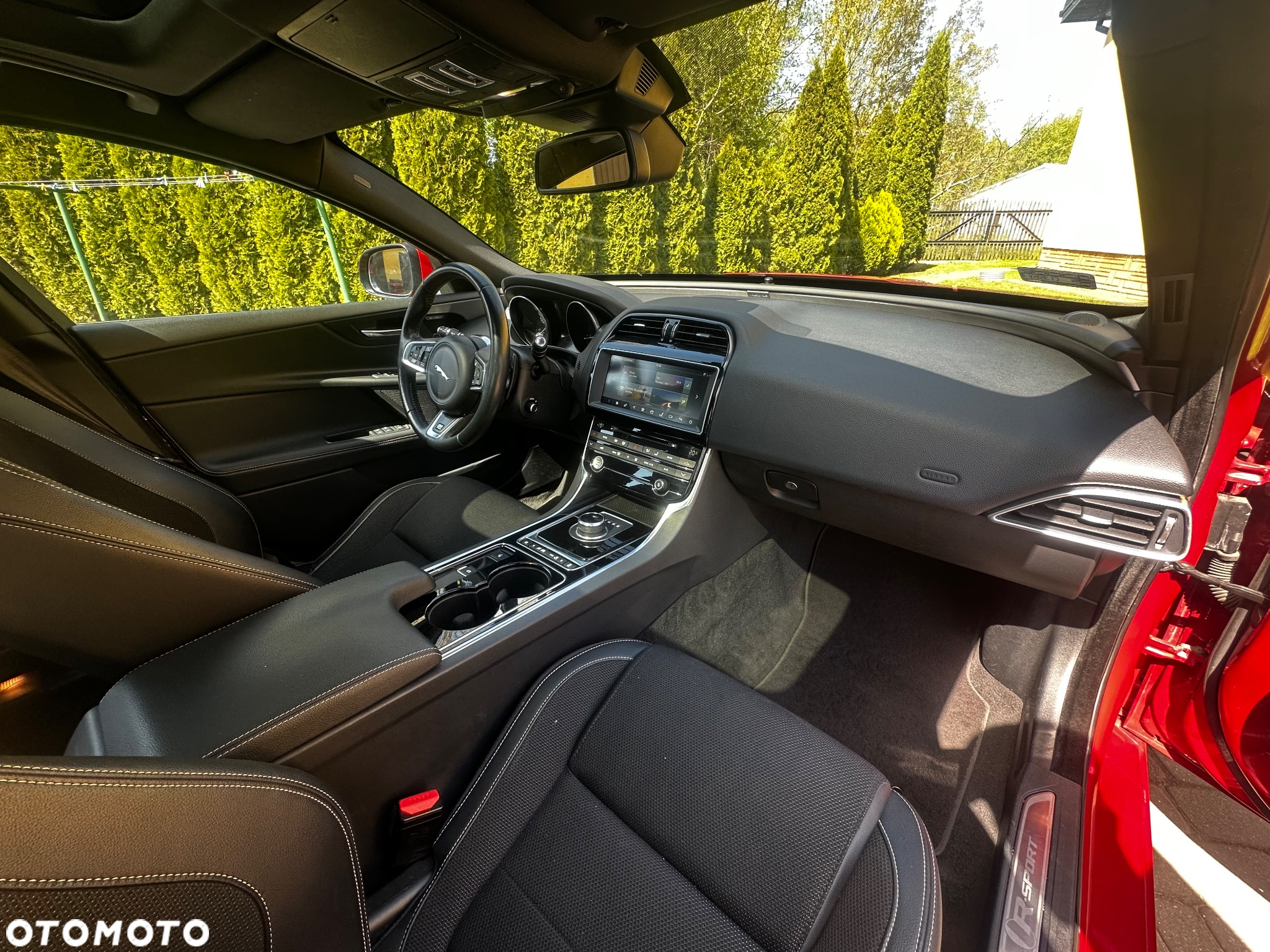 Jaguar XE 2.0 D R-Sport - 13