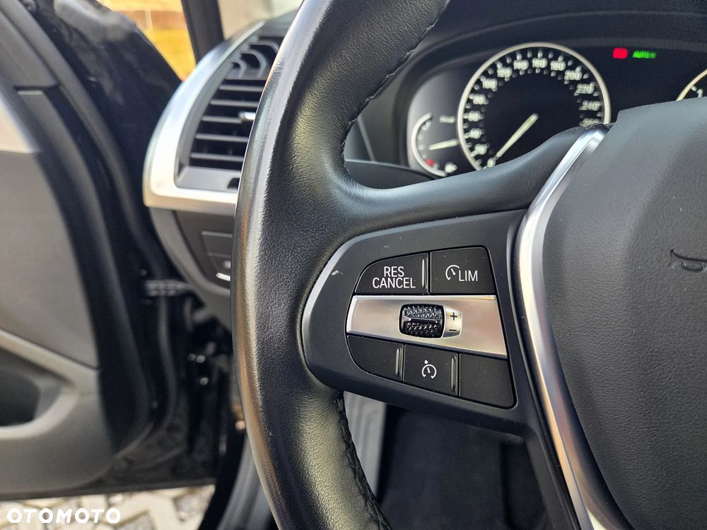 BMW X3 sDrive18d - 32