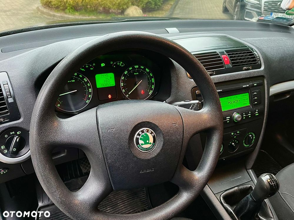 Skoda Octavia 1.6 Ambiente - 16