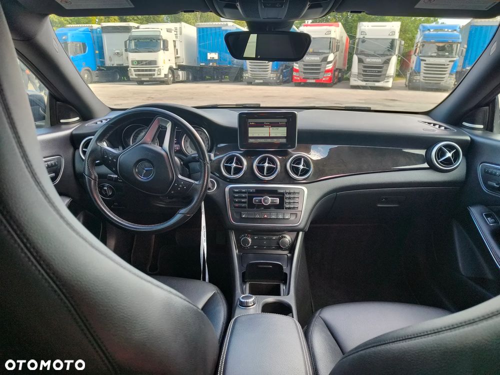 Mercedes-Benz CLA 250 4Matic 7G-DCT AMG Line - 8