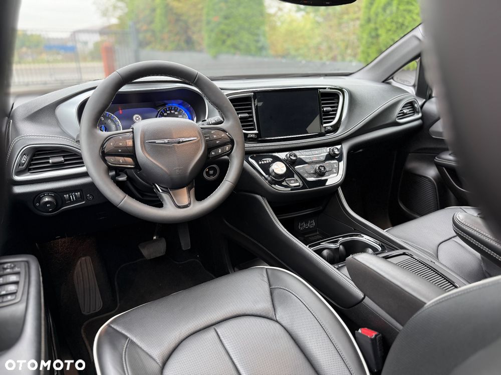 Chrysler Pacifica - 18