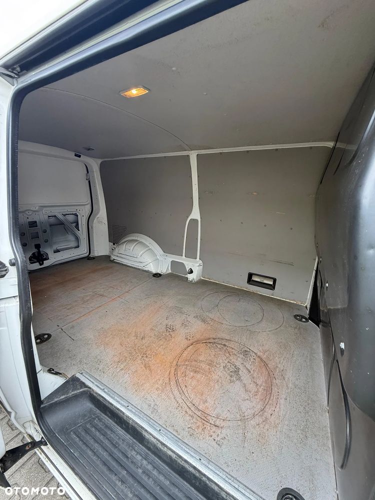 Volkswagen Transporter - 9