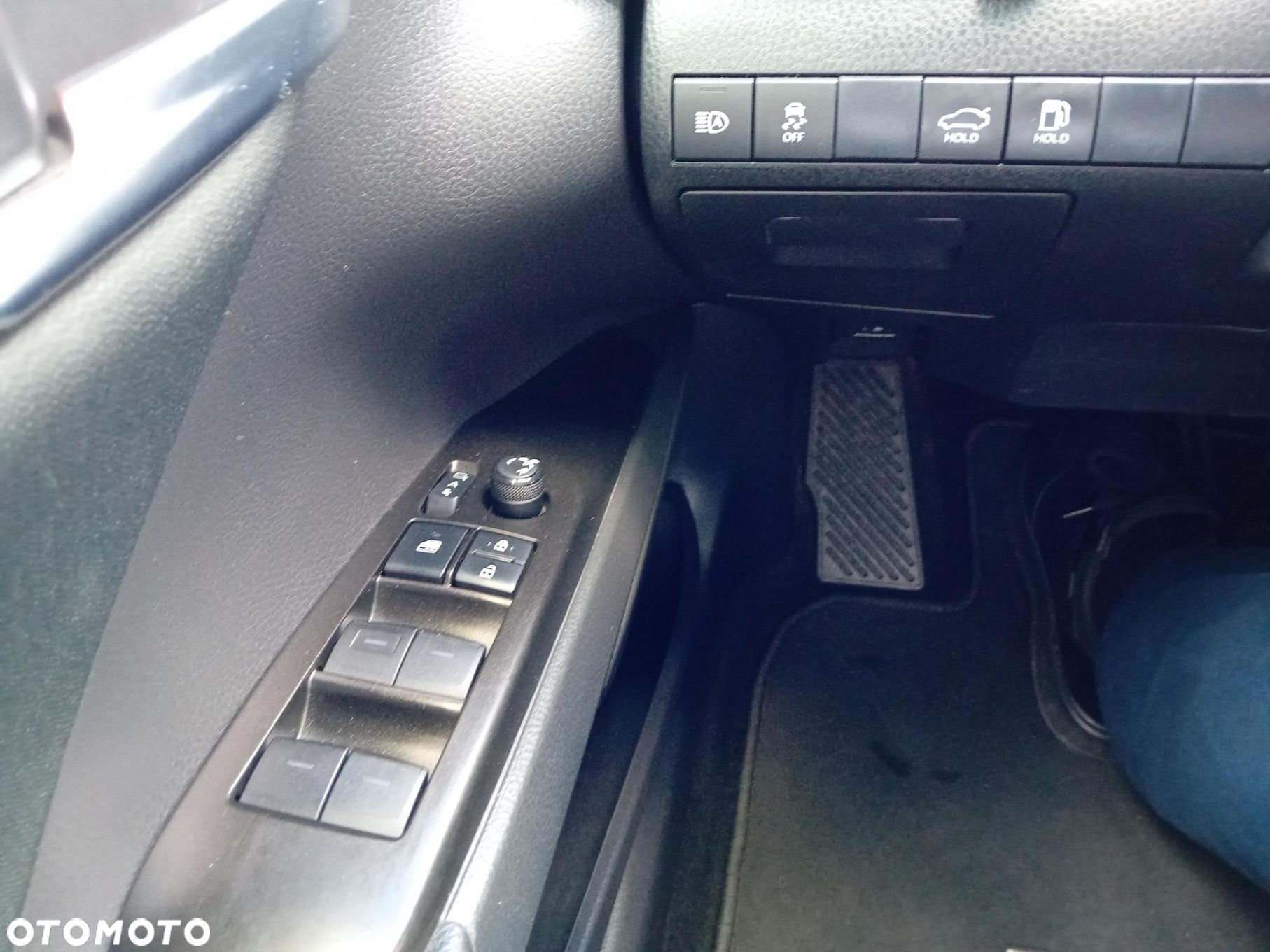 Toyota Camry - 19