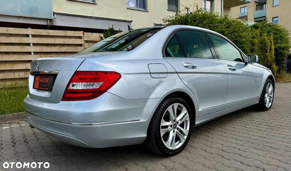 Mercedes-Benz Klasa C 250 CGI Automatik BlueEFFICIENCY Avantgarde - 17